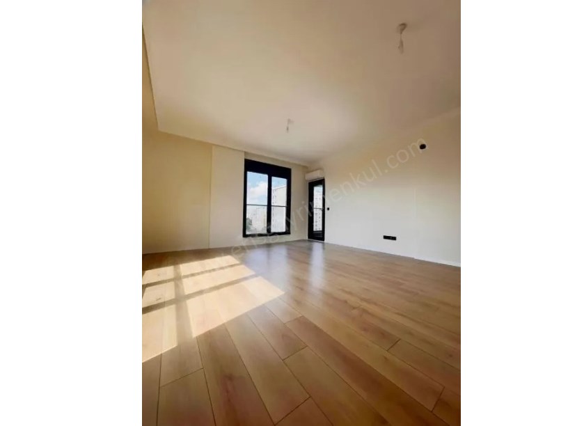 KOZYATAĞI 90 M2 NET BALKONLU E.BANYOLU KOZZY AVM METRO YÜRÜME MESAFESİNDE 
