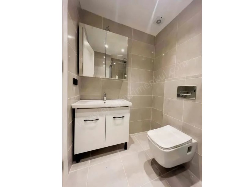 KOZYATAĞI 90 M2 NET BALKONLU E.BANYOLU KOZZY AVM METRO YÜRÜME MESAFESİNDE 