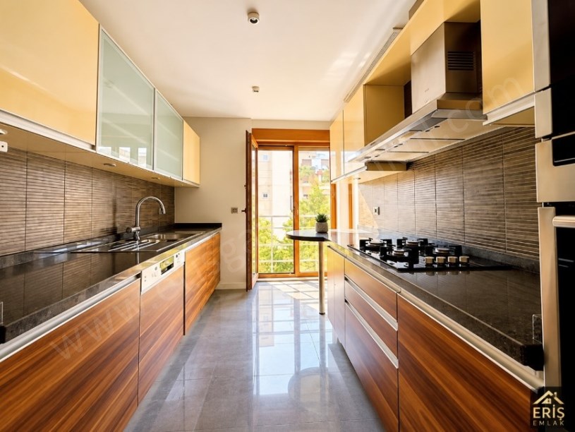 Erenköy  3+1 100 m2 net Merkezi Konum da 5. Kat az katlı bina Boş Aydınlık Ferah Daire