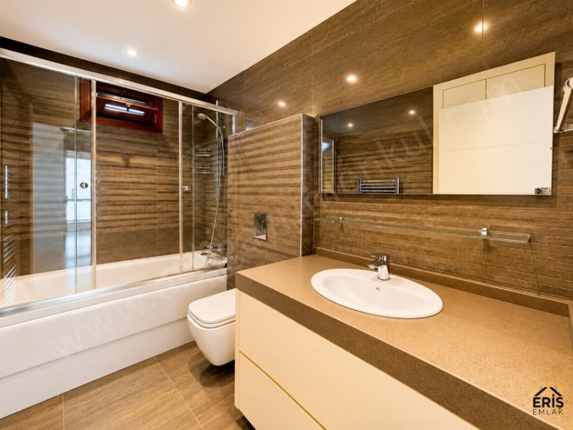 Erenköy  3+1 100 m2 net Merkezi Konum da 5. Kat az katlı bina Boş Aydınlık Ferah Daire