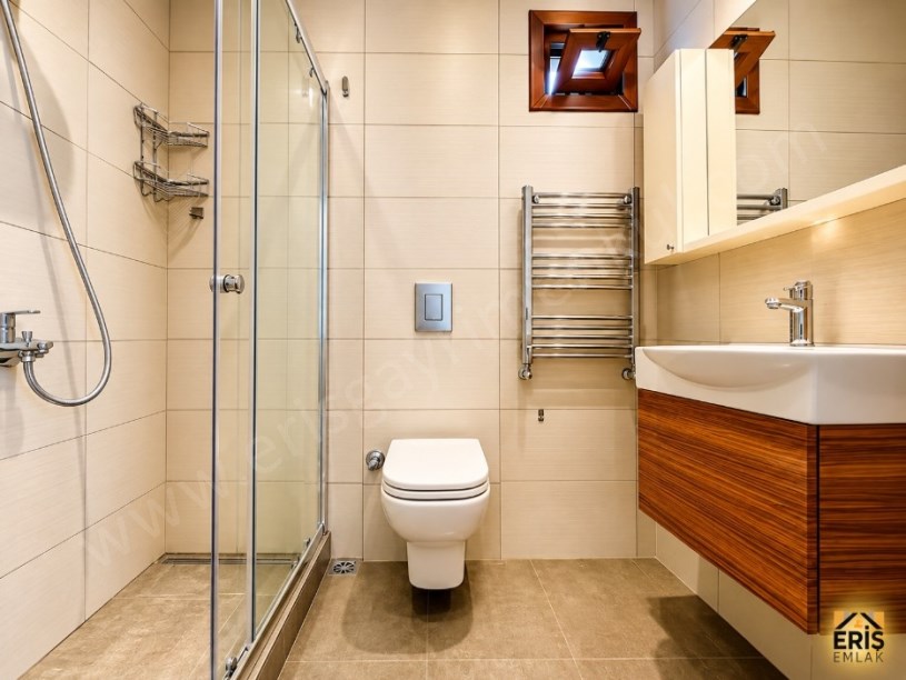 Erenköy  3+1 100 m2 net Merkezi Konum da 5. Kat az katlı bina Boş Aydınlık Ferah Daire