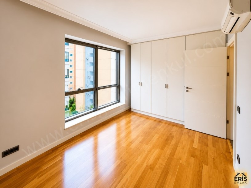 Erenköy  3+1 100 m2 net Merkezi Konum da 5. Kat az katlı bina Boş Aydınlık Ferah Daire