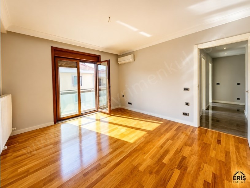 Erenköy  3+1 100 m2 net Merkezi Konum da 5. Kat az katlı bina Boş Aydınlık Ferah Daire