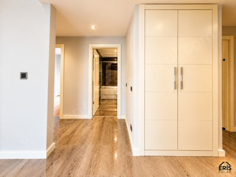 Erenköy  3+1 100 m2 net Merkezi Konum da 5. Kat az katlı bina Boş Aydınlık Ferah Daire