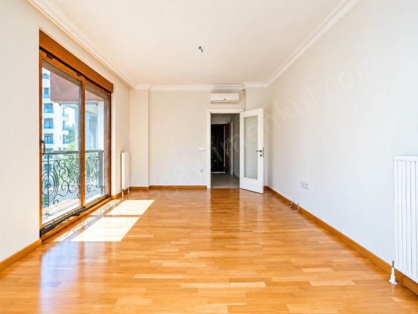 ERENKÖY MERKEZİ KONUMDA  6.KAT 3+1   BAĞDAT CADDESİNE YAKIN MARMARAY 1 DK , CADDE 5 DK