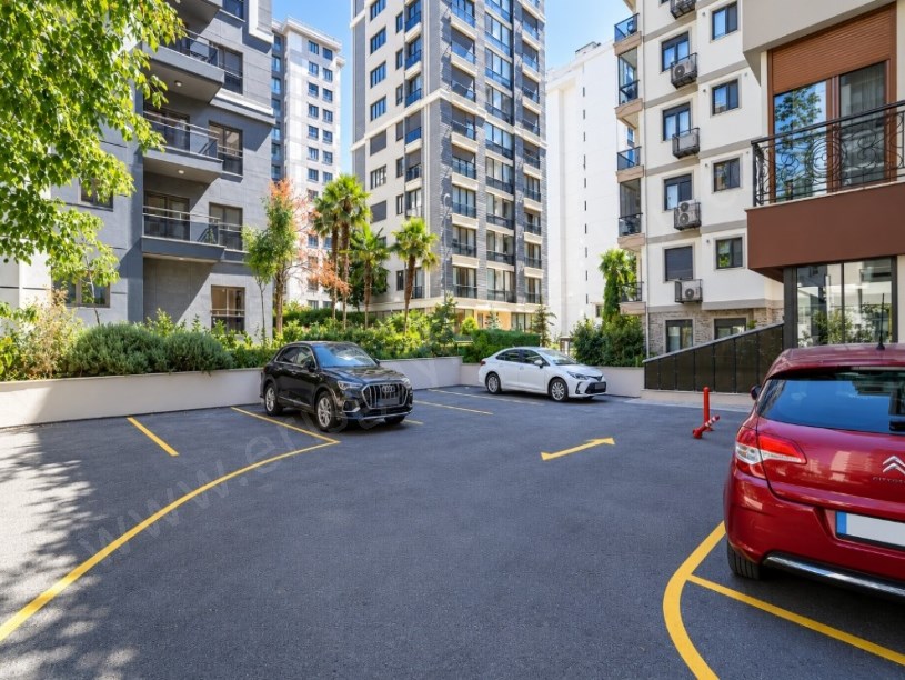 ERENKÖY MERKEZİ KONUMDA  6.KAT 3+1   BAĞDAT CADDESİNE YAKIN MARMARAY 1 DK , CADDE 5 DK