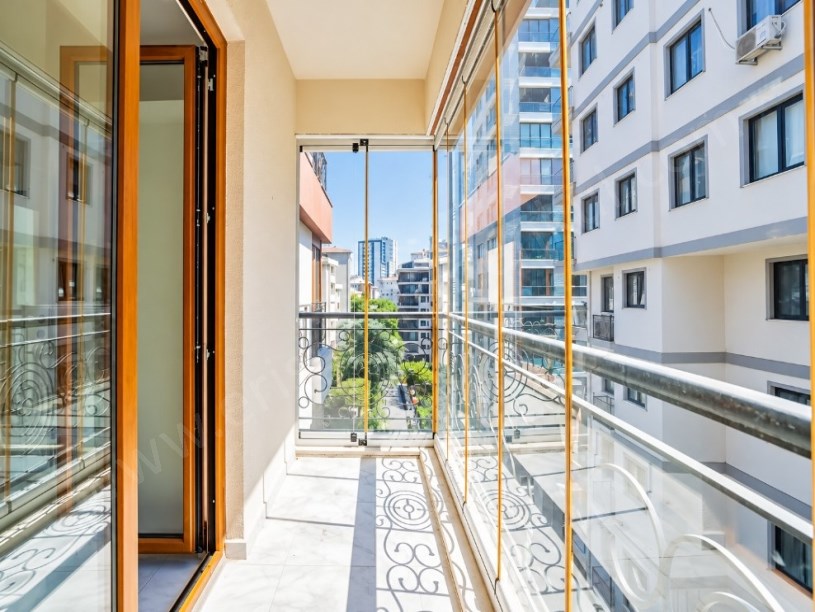 ERENKÖY MERKEZİ KONUMDA  6.KAT 3+1   BAĞDAT CADDESİNE YAKIN MARMARAY 1 DK , CADDE 5 DK