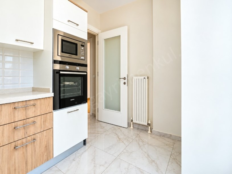 ERENKÖY MERKEZİ KONUMDA  6.KAT 3+1   BAĞDAT CADDESİNE YAKIN MARMARAY 1 DK , CADDE 5 DK