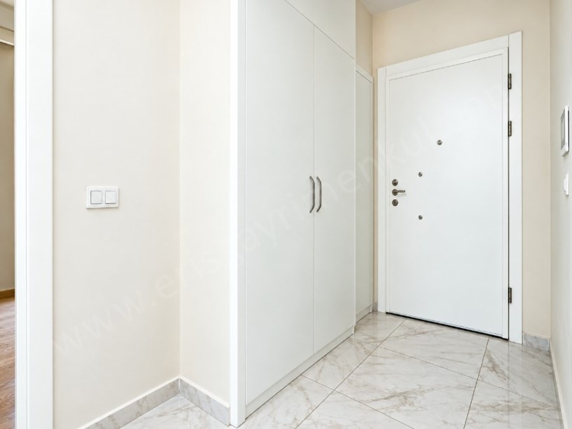 ERENKÖY MERKEZİ KONUMDA  6.KAT 3+1   BAĞDAT CADDESİNE YAKIN MARMARAY 1 DK , CADDE 5 DK