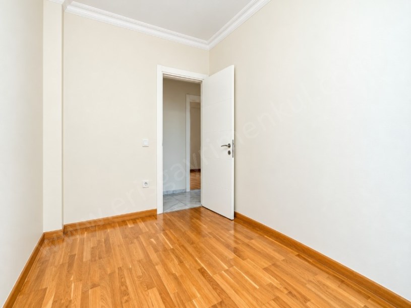 ERENKÖY MERKEZİ KONUMDA  6.KAT 3+1   BAĞDAT CADDESİNE YAKIN MARMARAY 1 DK , CADDE 5 DK