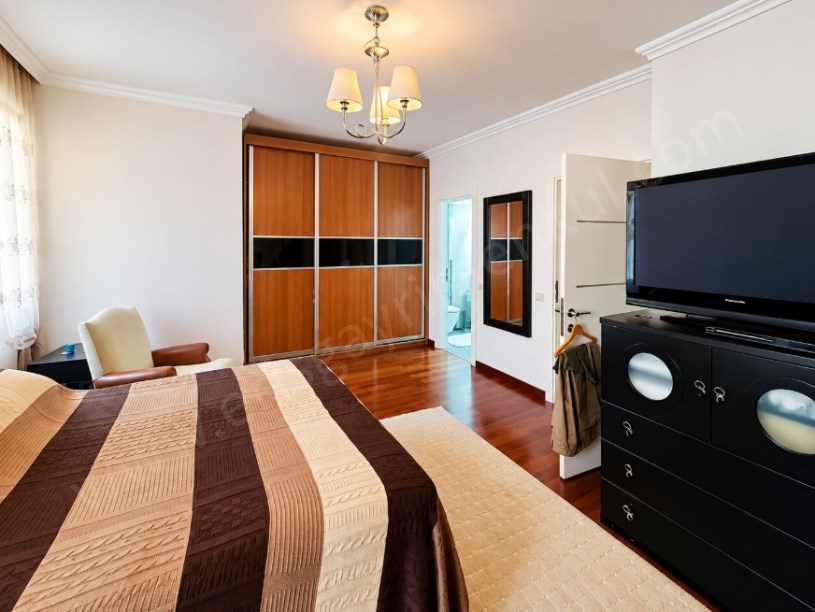 Kadıköy Atatürk Cad. Üzeri Yeşillikler İçinde Satılık Daire 4+1
