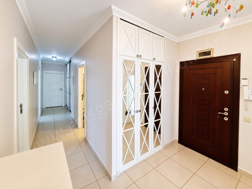 Kadıköy Atatürk Cad. Üzeri Yeşillikler İçinde Satılık Daire 4+1