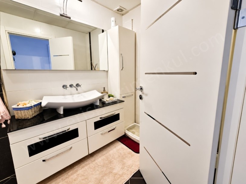 Kadıköy Atatürk Cad. Üzeri Yeşillikler İçinde Satılık Daire 4+1