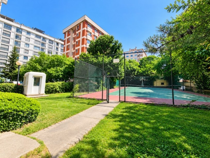 Kadıköy Atatürk Cad. Üzeri Yeşillikler İçinde Satılık Daire 4+1