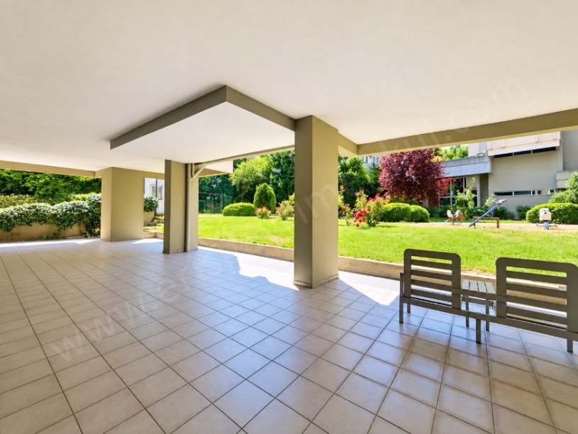 Kadıköy Atatürk Cad. Üzeri Yeşillikler İçinde Satılık Daire 4+1
