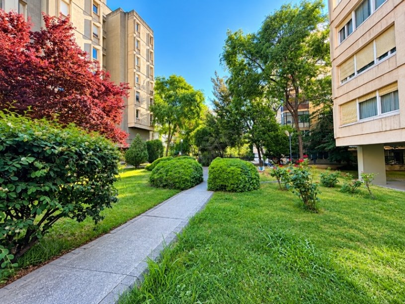 Kadıköy Atatürk Cad. Üzeri Yeşillikler İçinde Satılık Daire 4+1