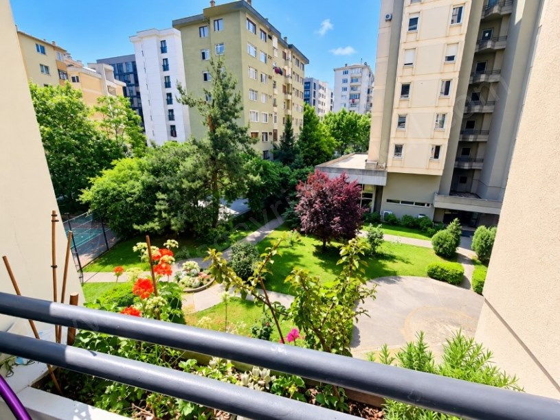 Kadıköy Atatürk Cad. Üzeri Yeşillikler İçinde Satılık Daire 4+1
