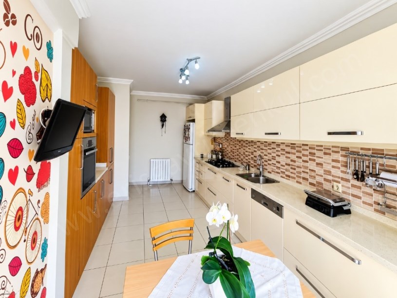 Kadıköy Atatürk Cad. Üzeri Yeşillikler İçinde Satılık Daire 4+1