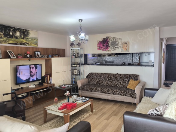 Cumhuriyet Mah. Silivri Satılık Daire |  2+1 Oda | 100M2 3.900.000Tl  Krediye Uygun  | 1. Kat | Doğalgaz(Kombi) | 1 Banyo | 1 Yatak Odası Resim-2