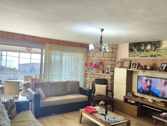 Cumhuriyet Mah. Silivri Satılık Daire |  2+1 Oda | 100M2 3.900.000Tl  Krediye Uygun  | 1. Kat | Doğalgaz(Kombi) | 1 Banyo | 1 Yatak Odası Resim-3