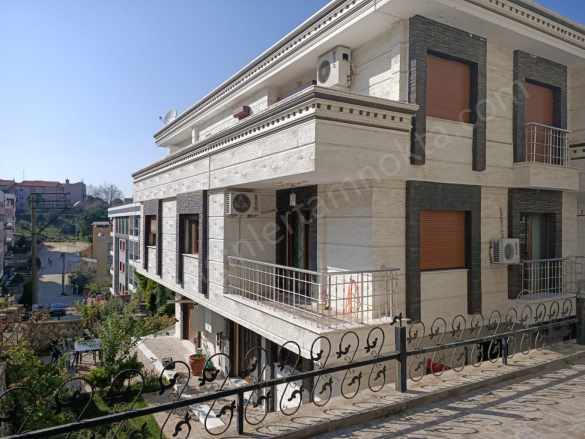 Ergenekon Mahallesinde Merkezi Konumda Satılık Villa Tripleks 4+1 Turgutlu