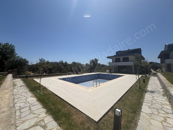 Güre Mah. Edremit Satılık Villa |  3+1 Oda |13.500.000Tl | Villa | Yerden Isıtma | 3 Banyo | 3 Yatak Odası Resim-3