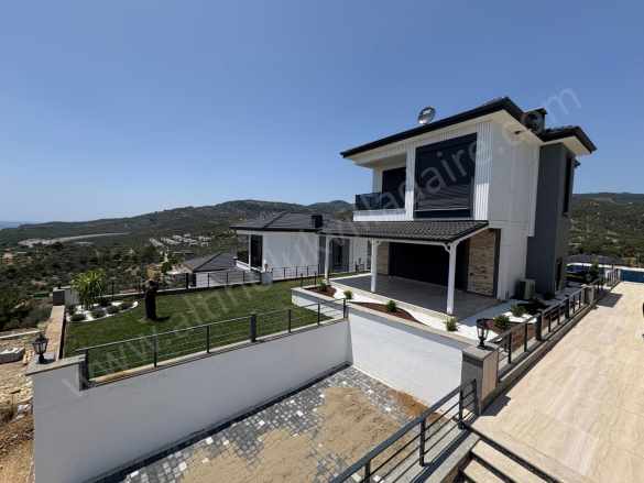 Küçükkuyuda Dağ Ve Deniz Manzaralı Havuzlu 3+1 Satılık Villa Ayvacık Gökçetepe Mah-Küçükkuyu Köyü