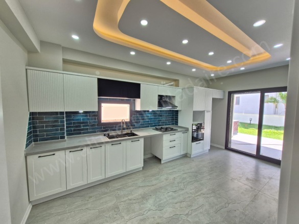 Akçay Mah. Edremit Satılık Villa |  4+1 Oda | 250M2 14.500.000Tl  Krediye Uygun  | Villa | Yerden Isıtma | 4 Banyo | 4 Yatak Odası Resim-3