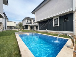 Ayvacık Mıhlı Mah-Küçükkuyu Köyü. Satılık Villa 3+1 150 M2 | Yerden Isıtma | 2 Banyo | 3 Yatak Odası