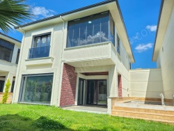 Edremit Akçay Mah. Satılık Villa 4+1 250 M2 | Villa | Yerden Isıtma | 4 Banyo | 4 Yatak Odası