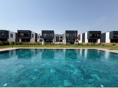 Altınolukta Denize Yakın Şık Havuzlu 3+1 Bağımsız Satılık Villa Edremit Altınoluk Mah