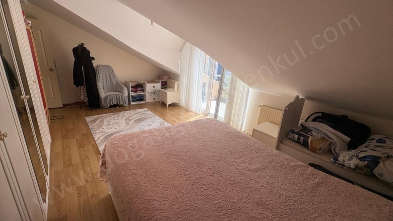 Dumlupınar Mah. Pendik Satılık Daire |  5+2 Oda | 240M2 10.450.000Tl  Krediye Uygun  | 4. Kat | Doğalgaz(Kombi) | 3 Banyo | 5 Yatak Odası Resim-4
