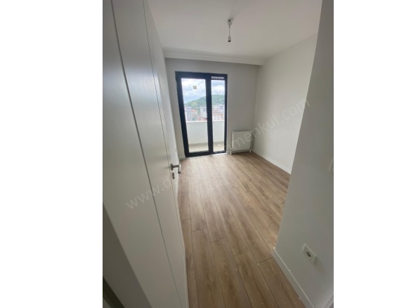 Dumlupınar Mah. Pendik Satılık Daire |  4+1 Oda | 145M2 12.000.000Tl  Krediye Uygun  | 8. Kat | Doğalgaz(Kombi) | 3 Banyo | 4 Yatak Odası Resim-2