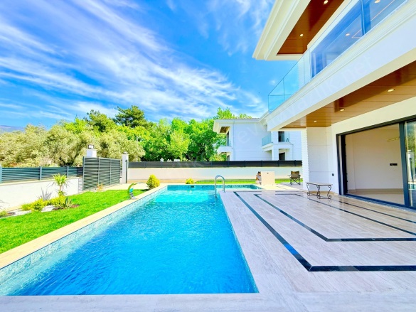 Güre Mah. Edremit Satılık Villa |  3+1 Oda | 410M2 36.000.000Tl  Krediye Uygun  | Villa | Yerden Isıtma | 3 Banyo | 1 Yatak Odası Resim-4