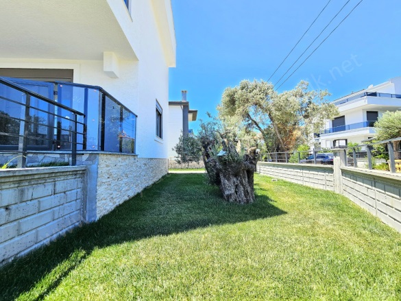 Güre Cumhuriyet Mah. Edremit Satılık Villa |  4+1 Oda | 300M2 16.500.000Tl  Krediye Uygun  | Villa | Klima | 3 Banyo | 4 Yatak Odası Resim-4
