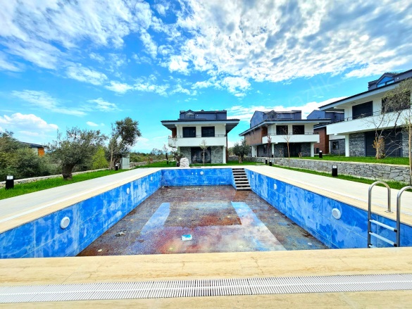 Güre Mah. Edremit Satılık Villa |  3+1 Oda | 200M2 14.500.000Tl  Krediye Uygun  | Villa | Kat Kaloriferi | 3 Banyo | 3 Yatak Odası Resim-5