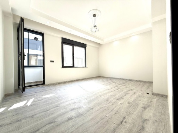 Altınkum Mah. Edremit Satılık Daire |  3+1 Oda | 240M2 6.300.000Tl  Krediye Uygun  | 4. Kat | Doğalgaz(Kombi) | 2 Banyo | 3 Yatak Odası Resim-3