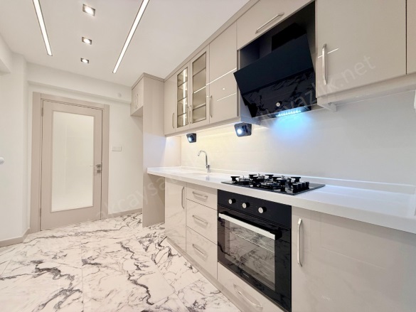 Altınkum Mah. Edremit Satılık Daire |  3+1 Oda | 130M2 5.250.000Tl  Krediye Uygun  | 1. Kat | Doğalgaz(Kombi) | 1 Banyo | 3 Yatak Odası Resim-3