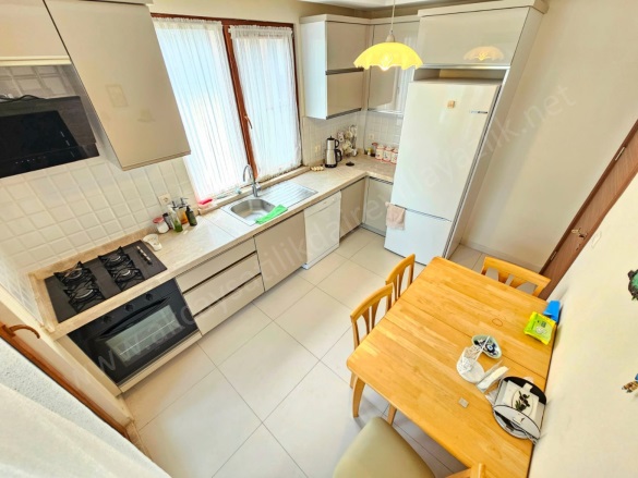 Zeytinli Mah. Edremit Satılık Daire |  3+1 Oda | 130M2 6.300.000Tl  Krediye Uygun  | 2. Kat | Doğalgaz(Kombi) | 2 Banyo | 3 Yatak Odası Resim-2