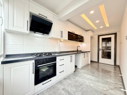 Edremit Akçay Mah. Satılık Daire 2+1 120 M2 | 3. Kat | Doğalgaz(Kombi) | 1 Banyo | 2 Yatak Odası