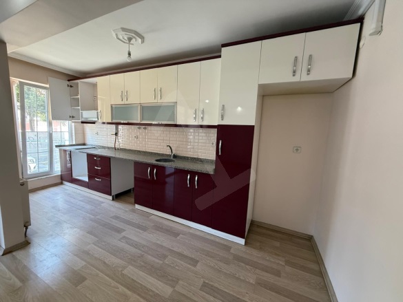 Merkez Tekirdağ Satılık Daire |  3+1 Oda | 115M2 3.750.000Tl  Krediye Uygun  | Yüksek Giriş | Kombi | 2 Banyo | 3 Yatak Odası Resim-4