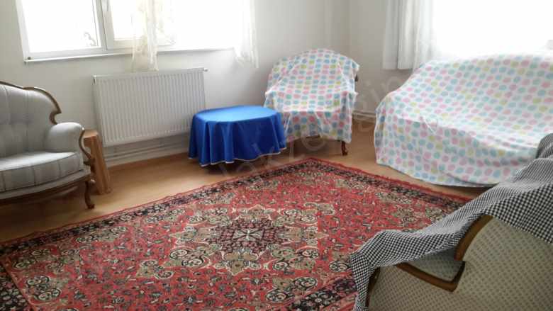 Turhal Merkez Carşı içi Yeni Hastane Yakını 135 M2 3+1 Kat 1 Esyalı Kombili Kiralık Daire