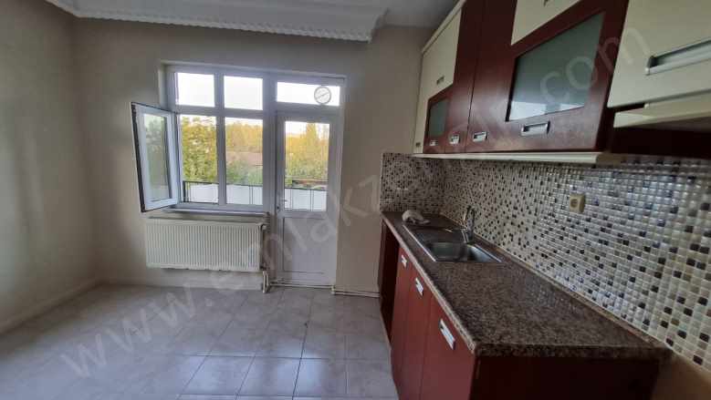 Turhal Merkez Alpaslan Okulu Yakını 135 M2 3+1 Kat 2 Bahceli Kiralık Daire Lüks