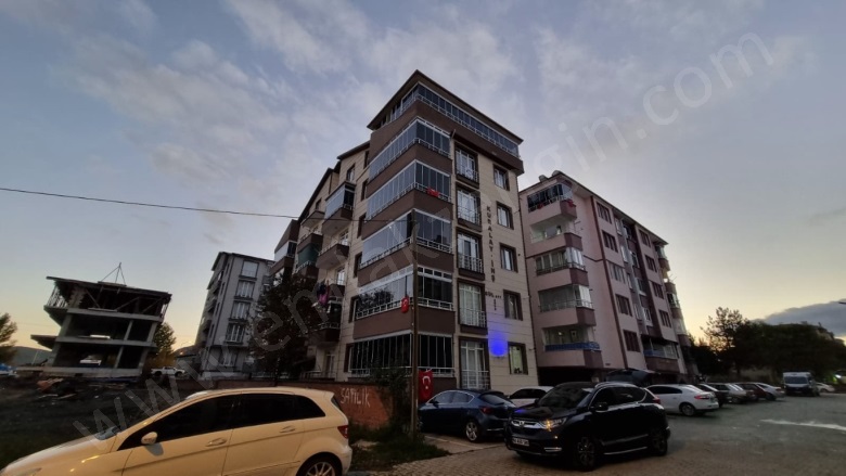 Merkez Turhal Kiralık Daire |  6+1 Oda | 250M2 Aylık 22.000Tl | Dubleks | Kombi | 2 Banyo Resim-1