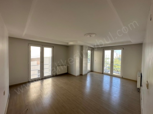Plevne Altıeylül Kiralık Daire |  3+1 Oda | 145M2 Aylık 25.500Tl | 3. Kat | Kombi | 1 Banyo | 3 Yatak Odası Resim-2