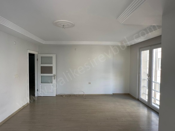 Plevne Altıeylül Kiralık Daire |  3+1 Oda | 145M2 Aylık 25.500Tl | 3. Kat | Kombi | 1 Banyo | 3 Yatak Odası Resim-4