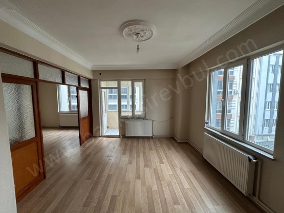 1.Oruçgazi Karesi Satılık Daire |  3+1 Oda | 105M2 2.590.000Tl  Krediye Uygun  | 2. Kat | Kombi | 1 Banyo | 3 Yatak Odası Resim-4