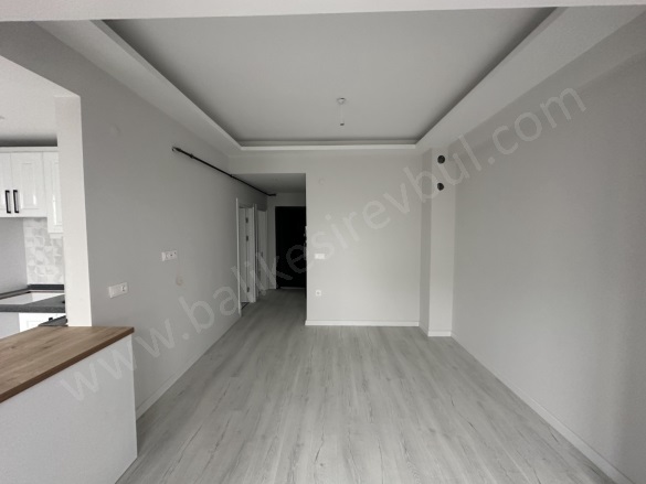Hasanbasri Çantay Altıeylül Kiralık Daire |  2+1 Oda | 62M2 Aylık 22.000Tl | 3. Kat | Yerden Isıtma | 1 Banyo | 2 Yatak Odası Resim-5