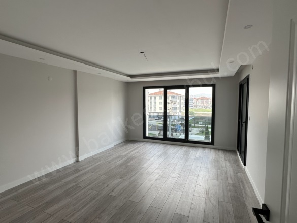 Paşaalanı Karesi Kiralık Daire |  2+1 Oda | 105M2 Aylık 36.000Tl | 1. Kat | Yerden Isıtma | 2 Banyo | 2 Yatak Odası Resim-3