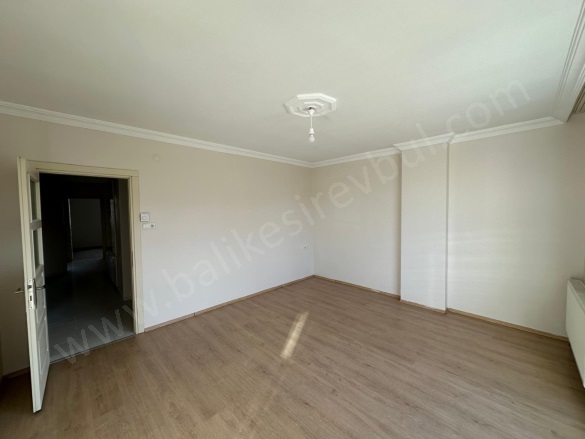 2.Gündoğan Altıeylül Kiralık Daire |  3+1 Oda | 120M2 Aylık 23.000Tl | 1. Kat | Kombi | 1 Banyo | 3 Yatak Odası Resim-5